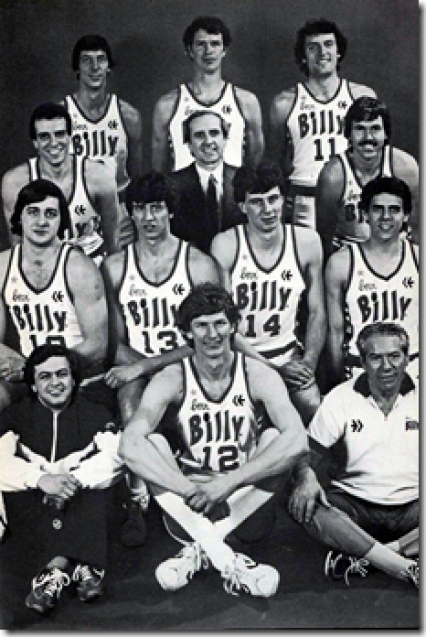 Formazione del Billy Milano 1981/82: Ferracini, Gianelli, Meneghin (quarta fila), F.Boselli, coach Peterson, D'Antoni (terza fila),  Premier, Del Buono, Innocenti, Lamperti (seconda fila) vice Casalini, Gallinari, massaggiatore Cattaneo (prima fila)